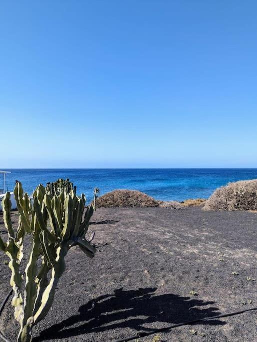 Charming Flat In Los Molinos With Terrace & Pools, Near Playa Bastian Costa Teguise Exteriör bild