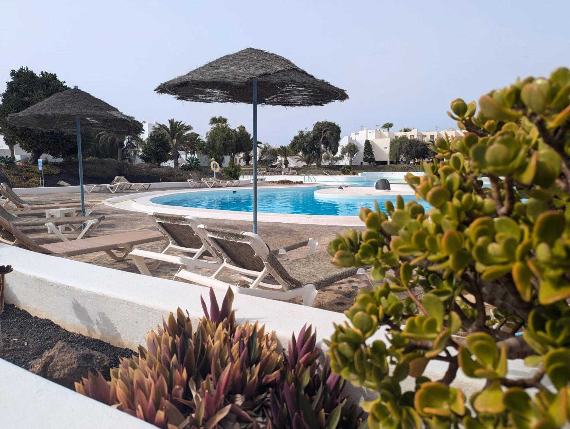Charming Flat In Los Molinos With Terrace & Pools, Near Playa Bastian Costa Teguise Exteriör bild