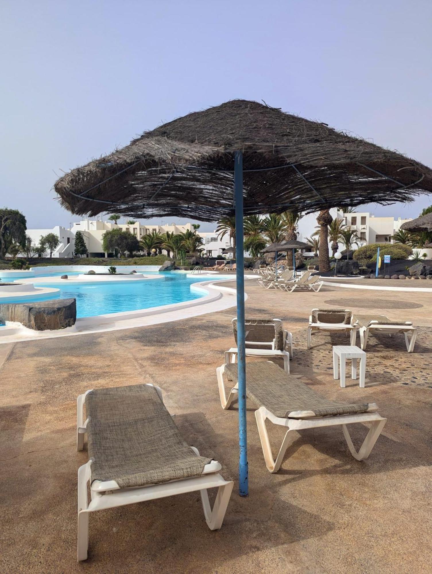 Charming Flat In Los Molinos With Terrace & Pools, Near Playa Bastian Costa Teguise Exteriör bild